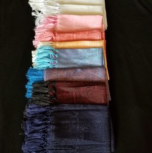 Delicate design scarves